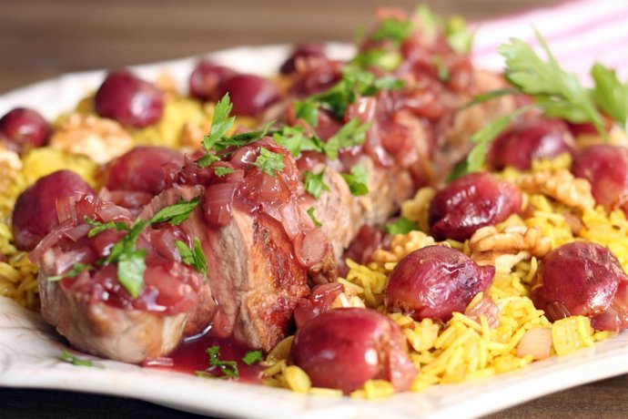 Uno de los platos, solomillo de cerdo ibérico con uvas rojas y arroz perfumado
