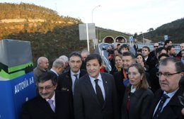 Fernández y Pastor, en primer término, durante la inauguración. 