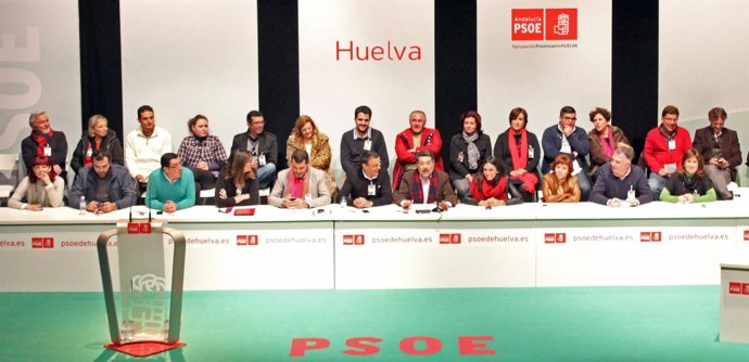 El comité provincial del PSOE de Huelva, reunido en Nerva. 