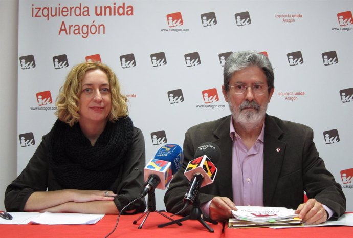Patricia Luquin y Adolfo Barrena en rueda de prensa en la sede de IU
