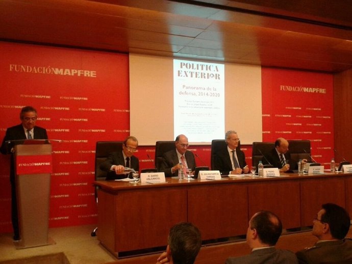 Pedro Morenés presenta el monográfico 'Panorama de la Defensa, 2014-2020' 