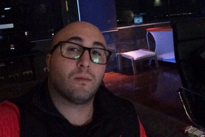 Kiko Rivera se pone gafas