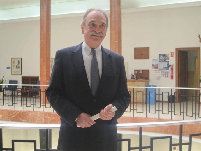 Saiz Bustillo anuncia el fallo de los Premios al Comercio