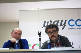 El actor Álvaro Báguena (dcha)  y el director Pau Martínez