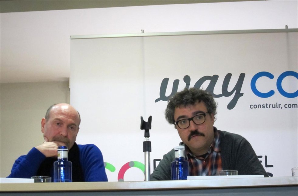 El actor Álvaro Báguena (dcha) y el director Pau Martínez