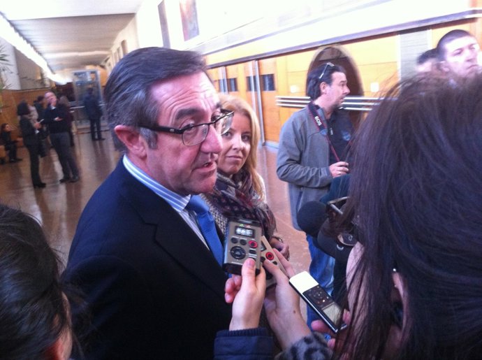 Ángel Currás en la reunión de alcaldes del área de Santiago