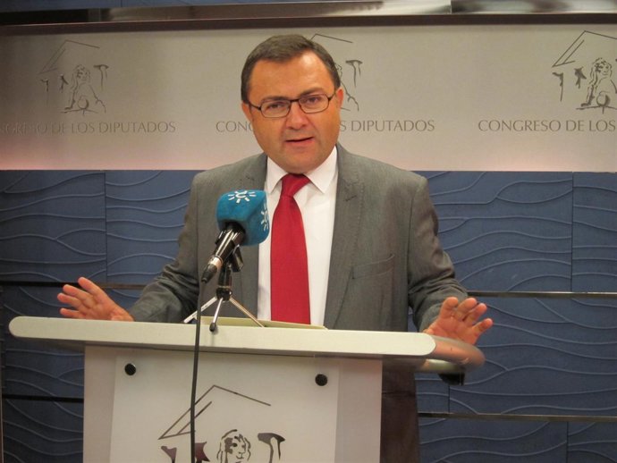 El coordinador de la Interparlamentaria del PSOE-A, Miguel Ángel Heredia