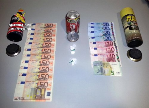Guardia Civil aprehende una quincena de dosis de cocaína