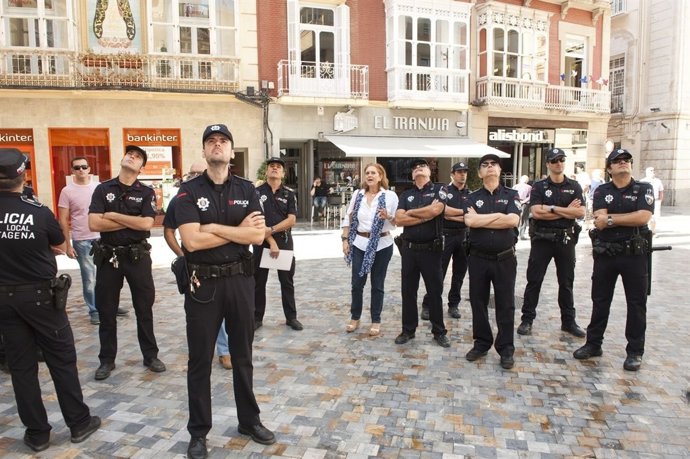 Agentes de la Policía Local aprenden los recorridos turísticos de Cartagena 
