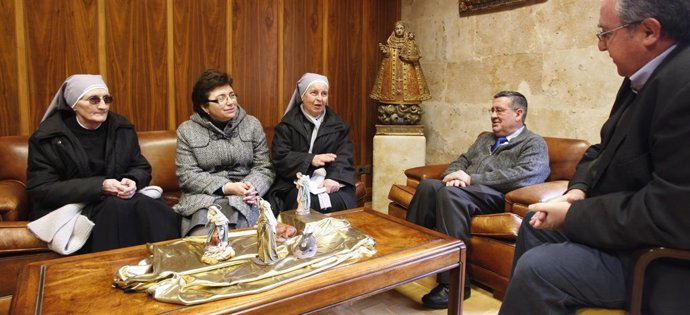 Acto de entrega del cheque en la UPSA.