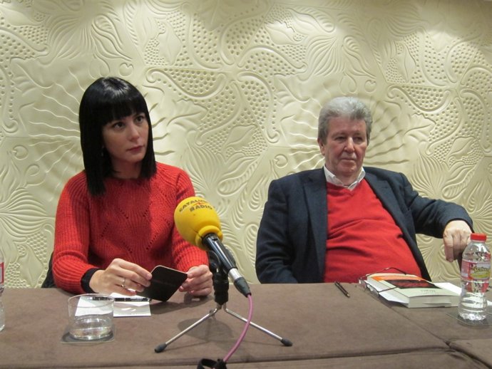 La escritora Wendy Guerra y el editor Jorge Herralde