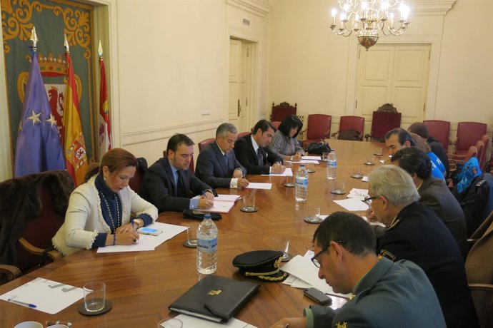 Emilio Gutiérrez y Juan Carlos Suárez-Quiñones en la Junta Local de Seguridad