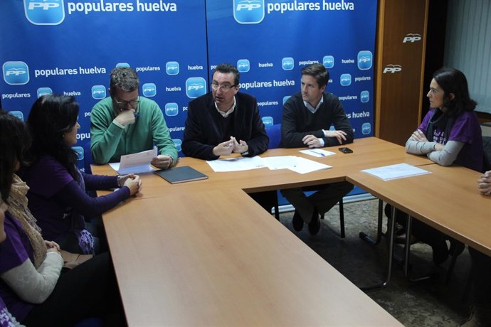 Reunión de miembros del PP con la Plataforma SOS Monitores Administrativos. 