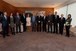 Juan Vicente Herrera y Silvia Clemente con la Junta Directiva de Vitartis