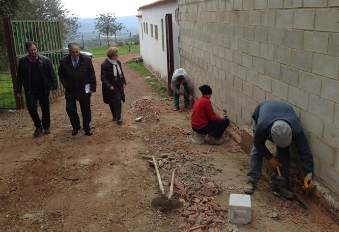 Visita del subdelegado del Gobierno a Higuera de la Sierra. 