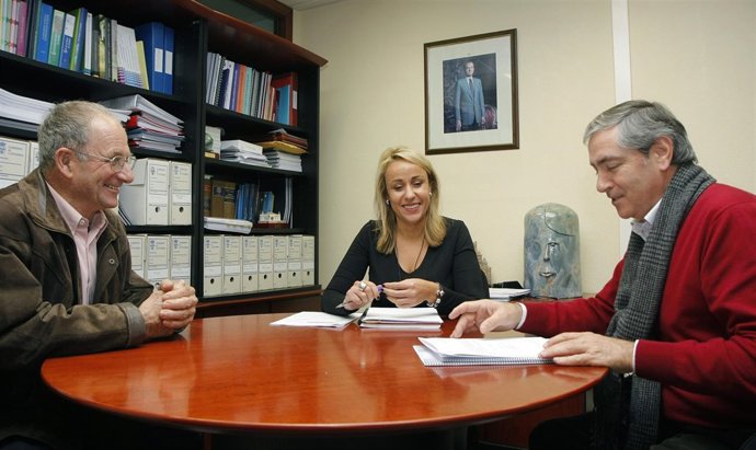 Martínez se reúne con Moya y Terán