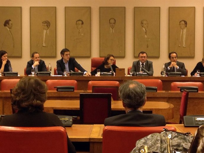 Heredia en una reunión del Grupo Socialista en el Congreso