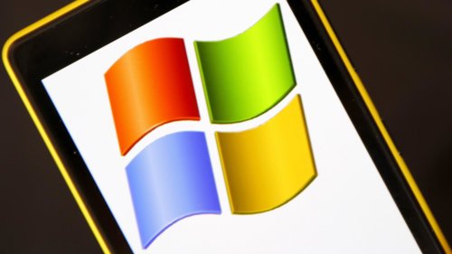 Imagen de archivo de un teléfono Lumia 820 de Nokia con el logo de Microsoft 