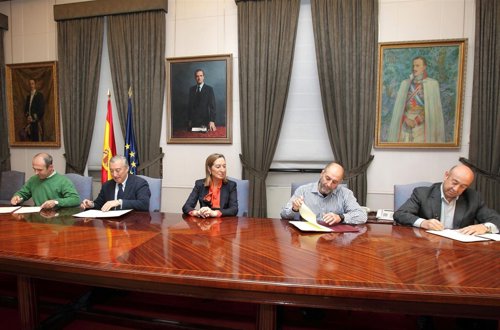 Firma del acuerdo de segregación de Renfe con los sindicatos