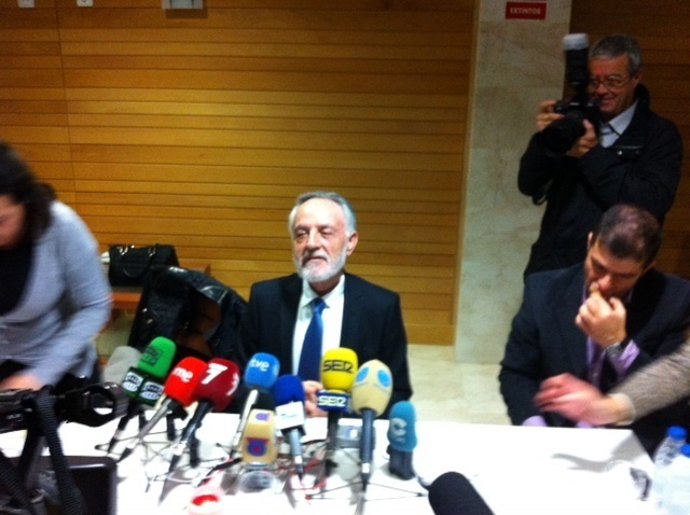 Francisco Celdrán, presidente de la Asamblea Regional, en contaxcto con medios