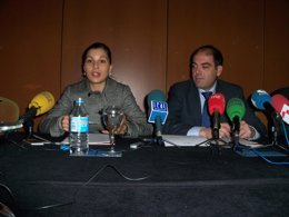 Soraya Mayo, y el responsable nacional de la asociación, Lorenzo Amor.