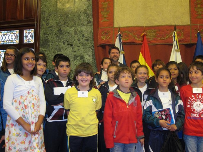 Alonso, con los niños