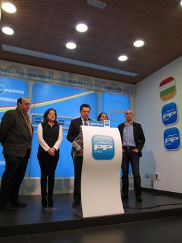 El secretario general del PP junto a alcaldes analiza reforma local