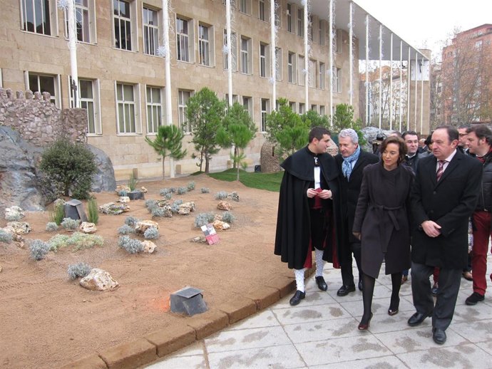 Sanz y Gamarra recorren el Belén municipal