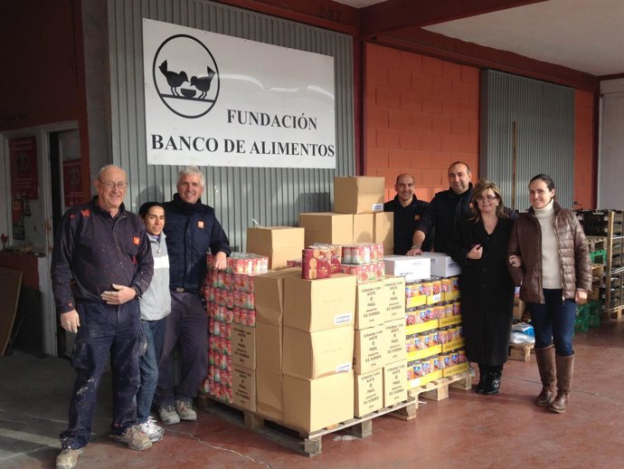 Parte de la comida recogida por los trabajadores de Mercalicante