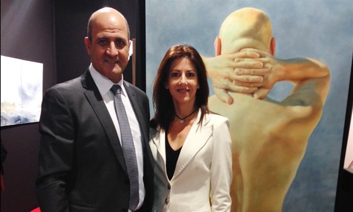 Perla Fuertes junto a su marido Juan Pedro Florido en París