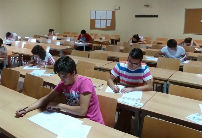Exámenes, alumnos, estudiantes, selectividad, prueba, universitarios