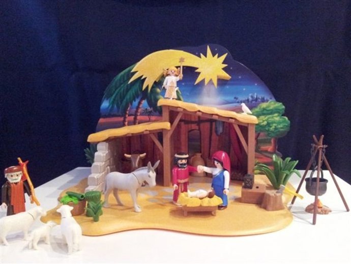 Nacimiento realizado con figuras de Play Movil.
