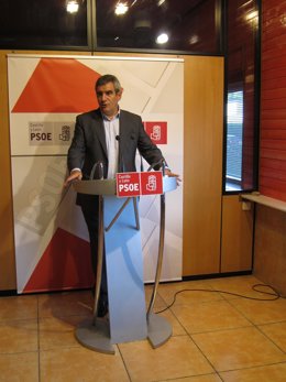 El secretario general del PSCL, Julio Villarrubia