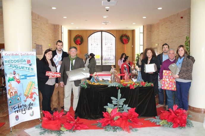 Imagen de la recogida de alimentos en el Ayuntamiento de Los Alcázares