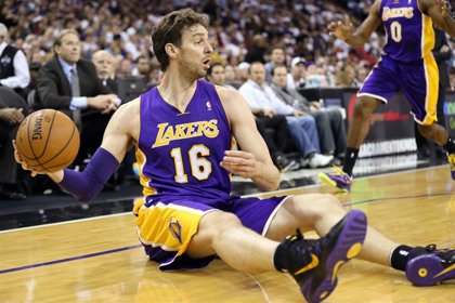 ASION subasta unas zapatillas de Pau Gasol para recaudar fondos