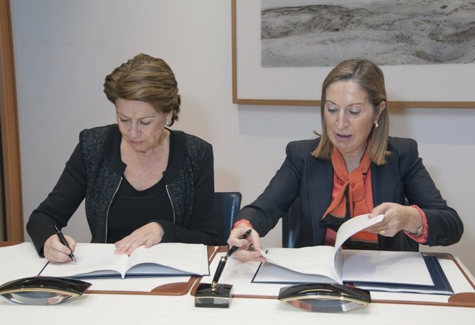 Ana Pastor y Magdalena Alvarez firman financiación del BEI a Fomento