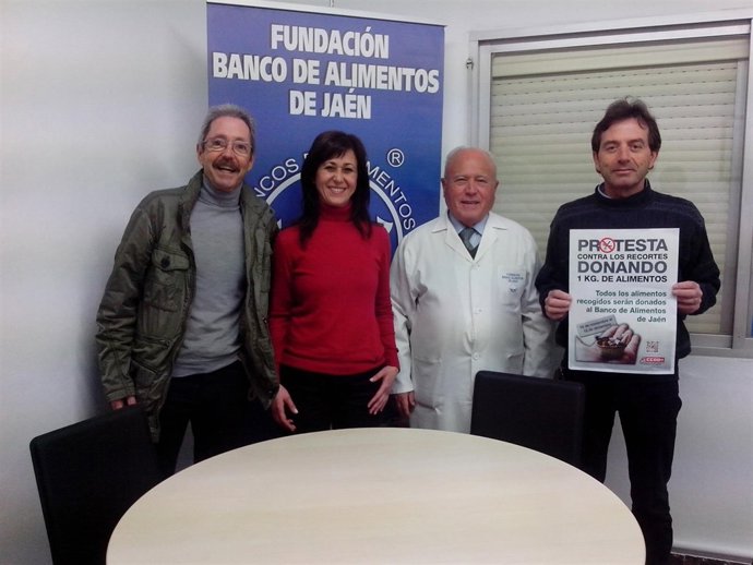 Entrega de alimentos de CCOO al Banco de Alimentos de Jaén