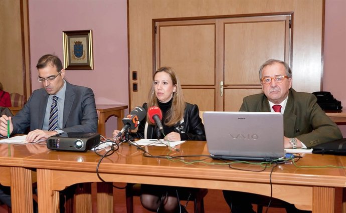 Rosa Dávila en rueda de prensa
