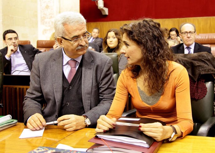 Manuel Jiménez Barrios y María Jesús Montero, durante el debate de presupuestos