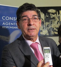 Diego Valderas, hoy ante los medios