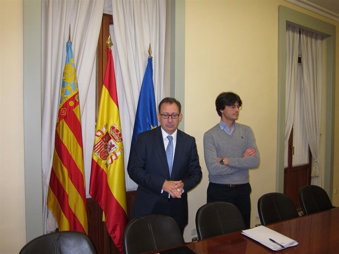 Carlos Eleno antes del inicio de la rueda de prensa sobre La Alcoyana