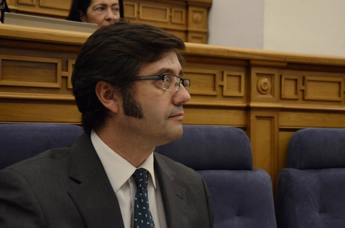 Arturo Romaní en el pleno de las Cortes  