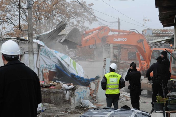 La grúa entra en El Ventorro