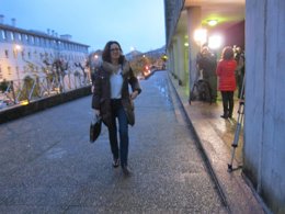 La concejala María Pardo llega a los juzgados de Santiago.