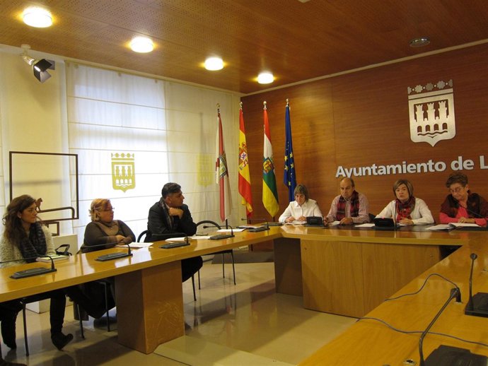 Corres se dirige a los miembros de la Mesa de la Convivencia