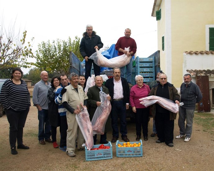 Entrega de alimentos de Asaja a Can Gazá