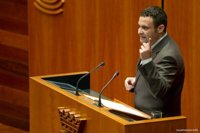 El Parlamento extremeño rechaza una propuesta del PSOE para reducir a la mitad el impuesto del 'céntimo sanitario'