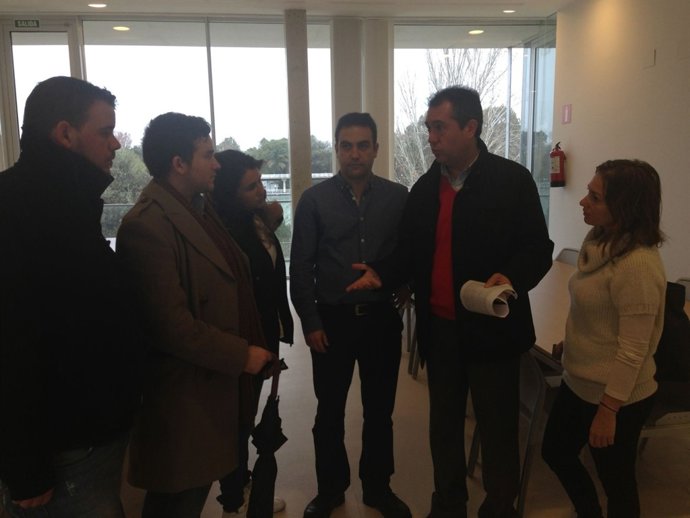 Espadas en la biblioteca felipe gonzález