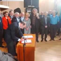 Rubalcaba firmando el documento