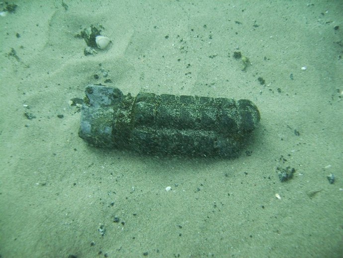 Granada de mano recuperada en el mar de Sitges